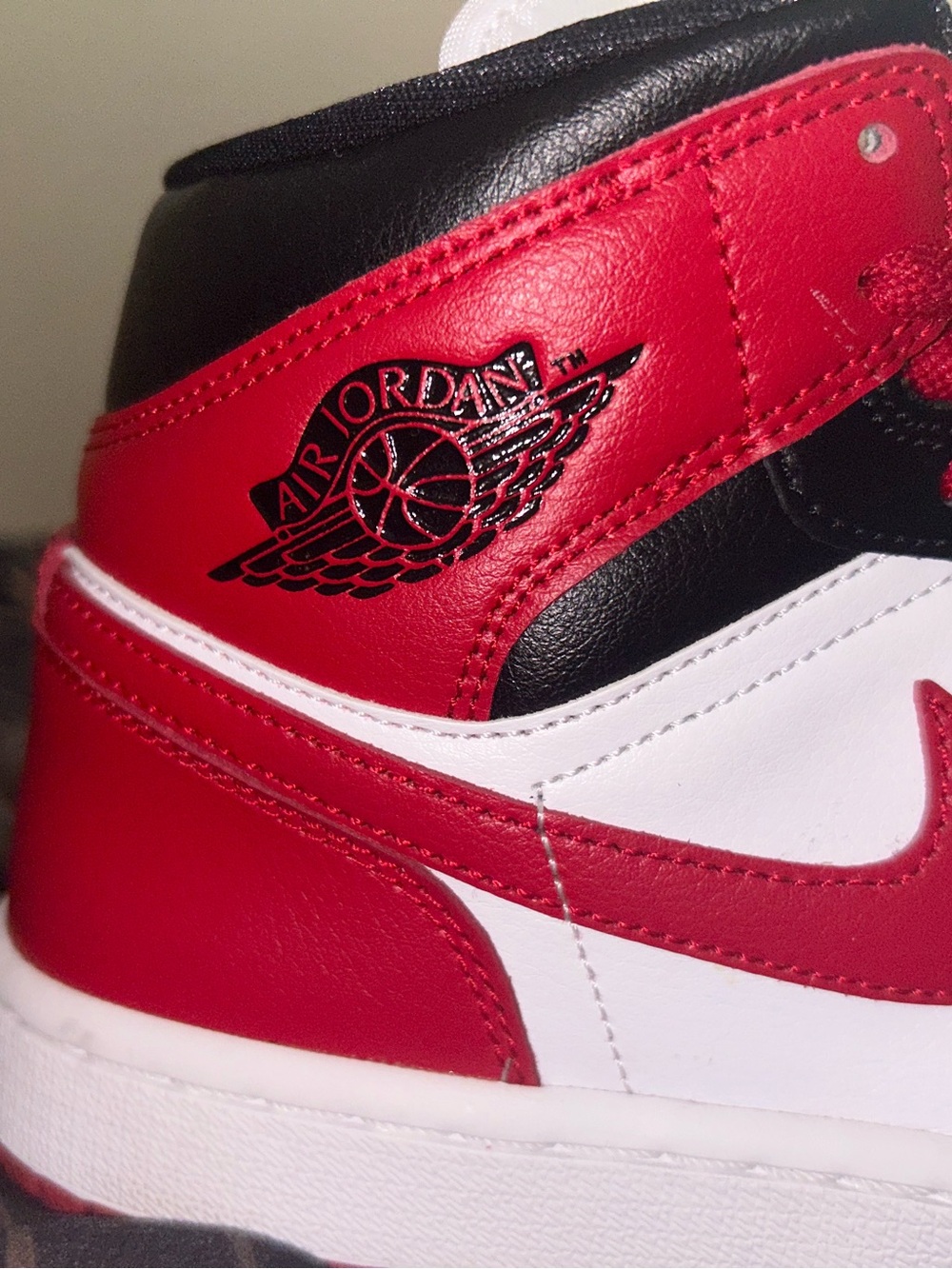 Nile air Jordan’s mids 1 EA red laces - Picture 3 of 4